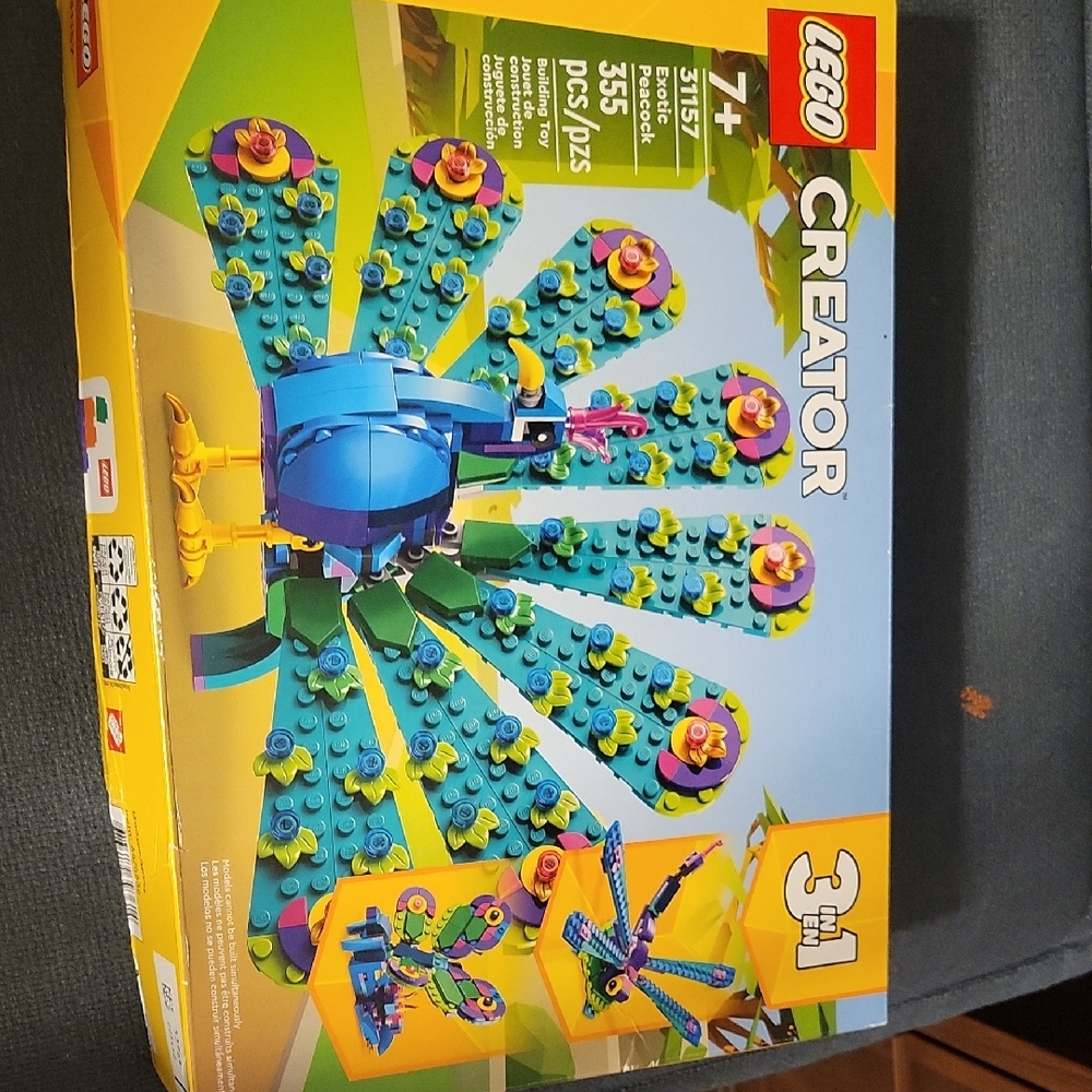 LEGO Creator Vibrant Blue and Yellow Peacock Set